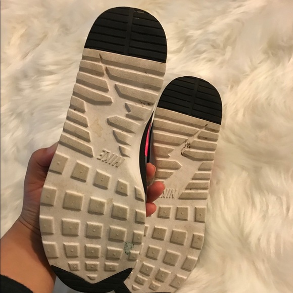 Nike shoes - Picture 2 of 3